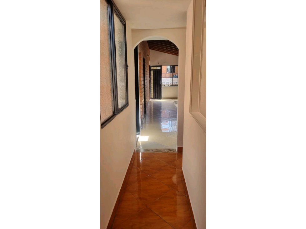 VENDO CASA EN EL BARRIO BOYACÁ-MEDELLÍN-CERCA CARLOS HOLGUÍN — foto 3