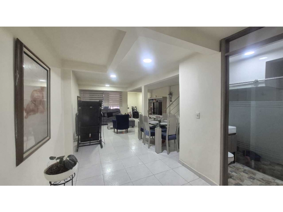 Vendo casa en el norte de cali barrio el bosque 2 pisos — foto 2