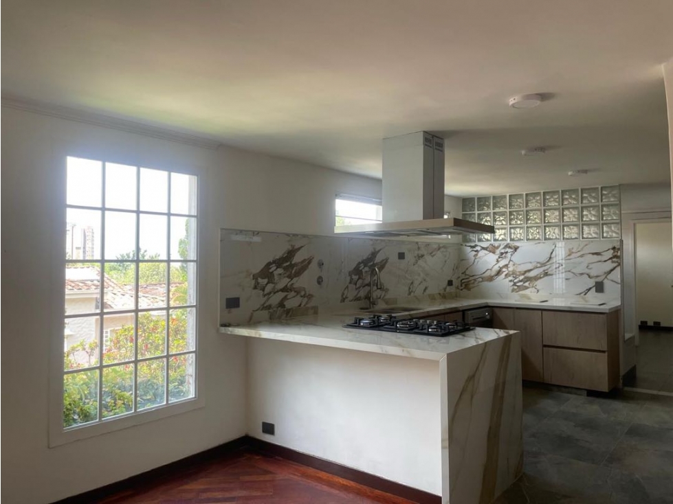 VENDO CASA EN EL POBLADO CERCA AL TESORO