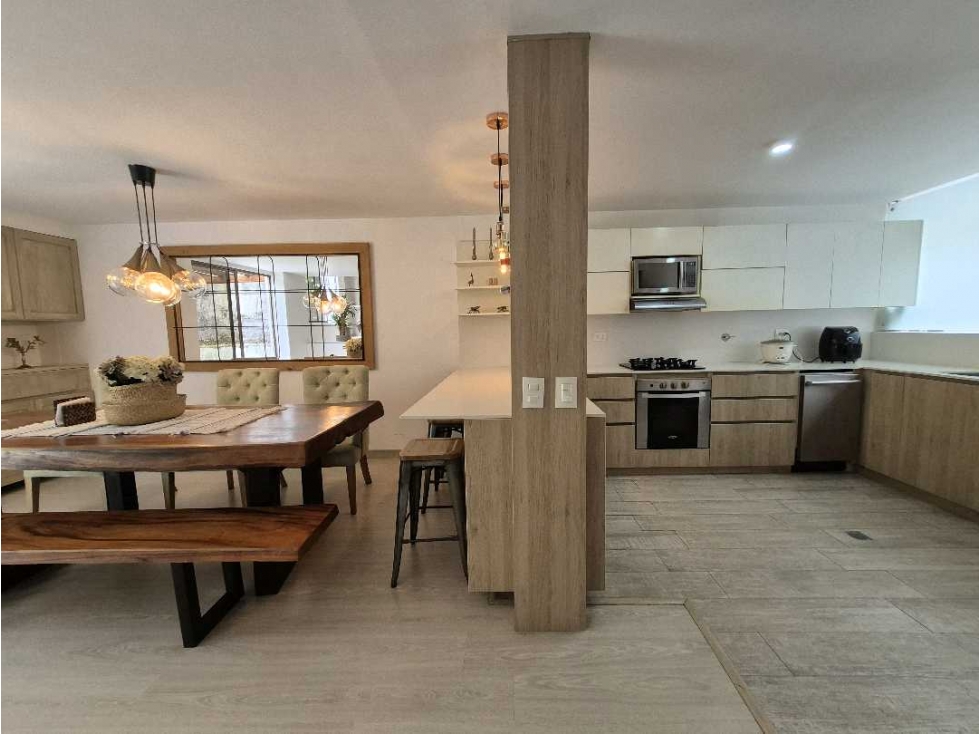 Vendo casa en el poblado reformada