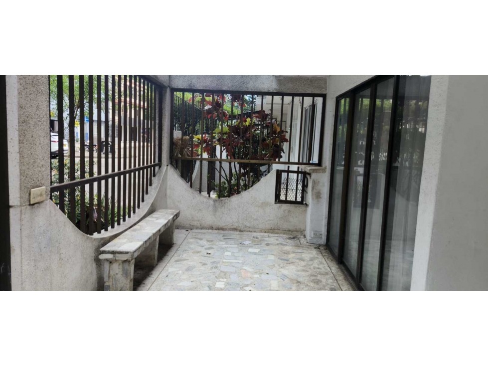 Vendo casa sur de cali barrio ciudad 2000 dos pisos frente al parque — foto 3