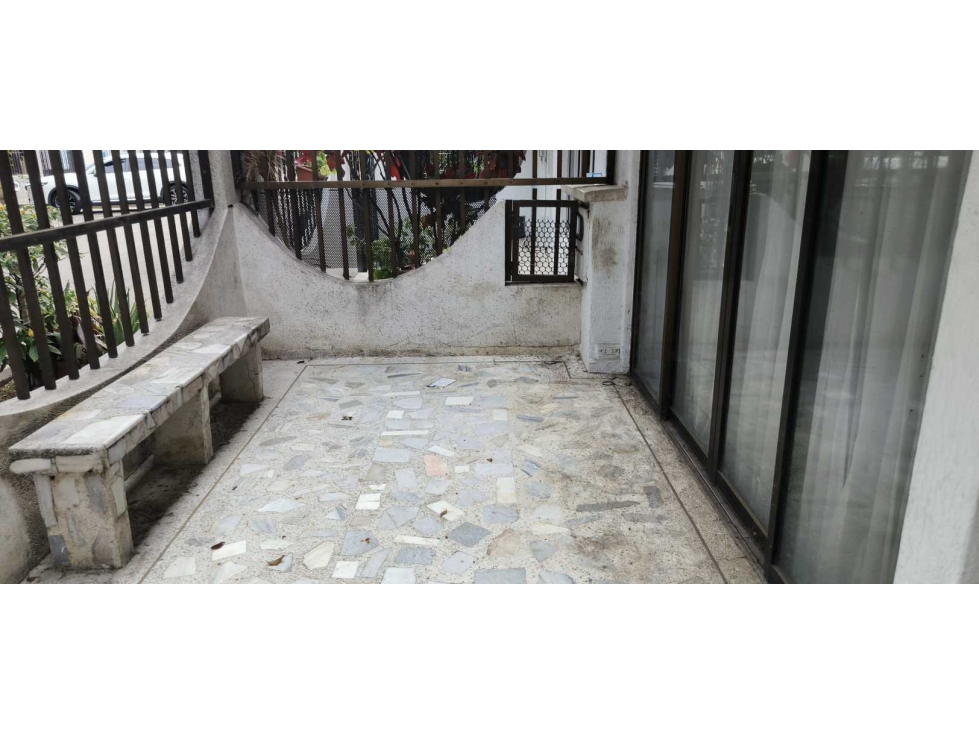 Vendo casa sur de cali barrio ciudad 2000 dos pisos frente al parque — foto 4