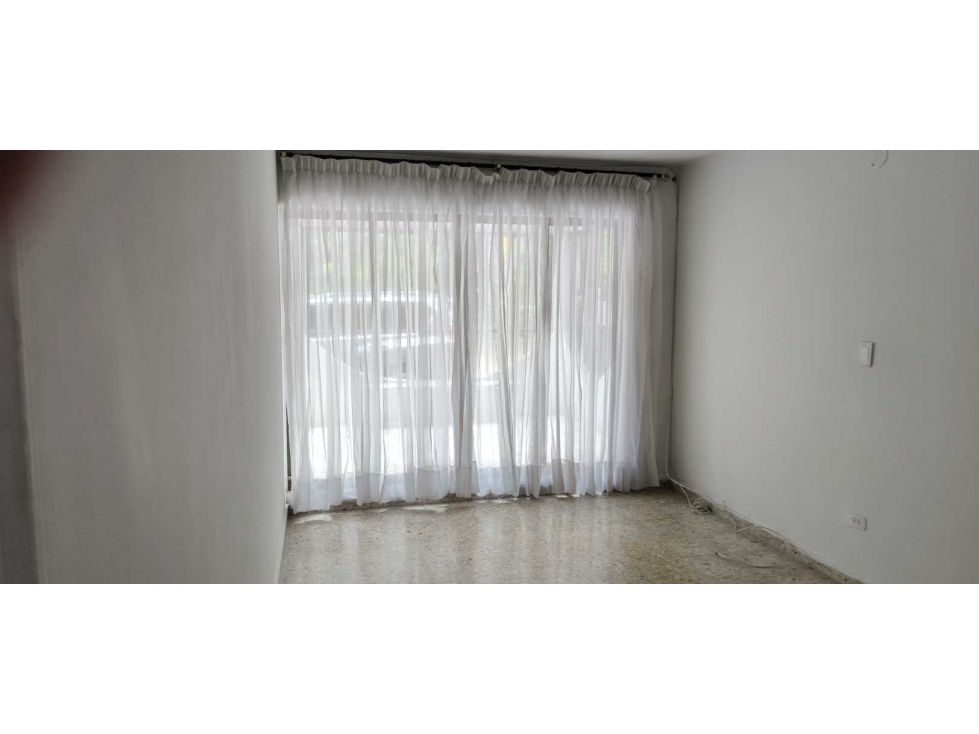 Vendo casa sur de cali barrio ciudad 2000 dos pisos frente al parque — foto 5