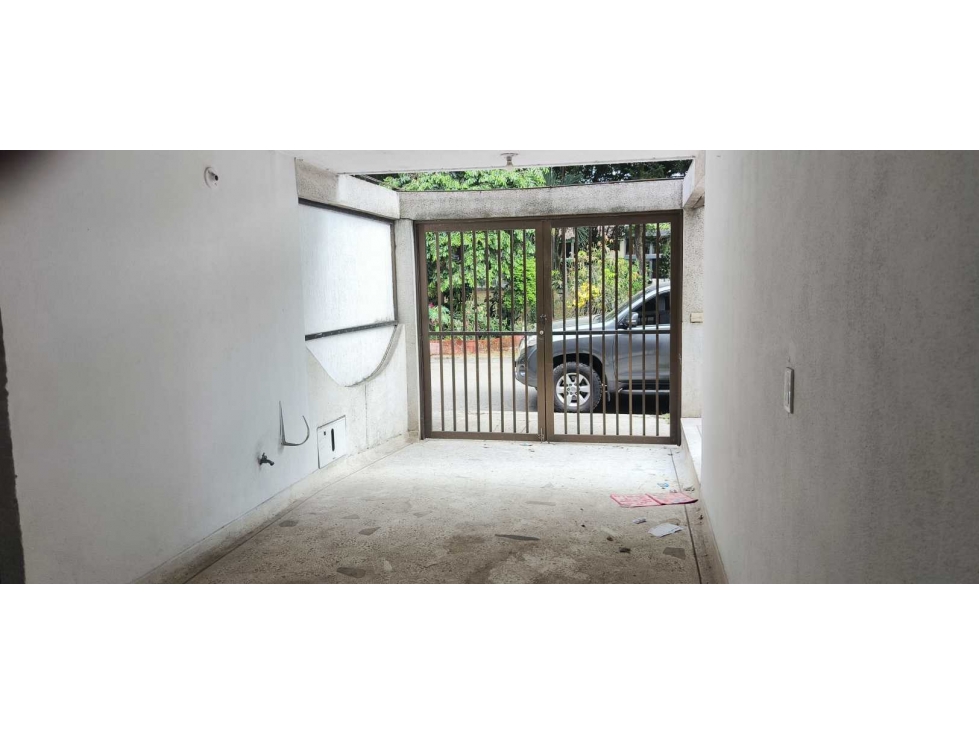 Vendo casa sur de cali barrio ciudad 2000 dos pisos frente al parque — foto 6