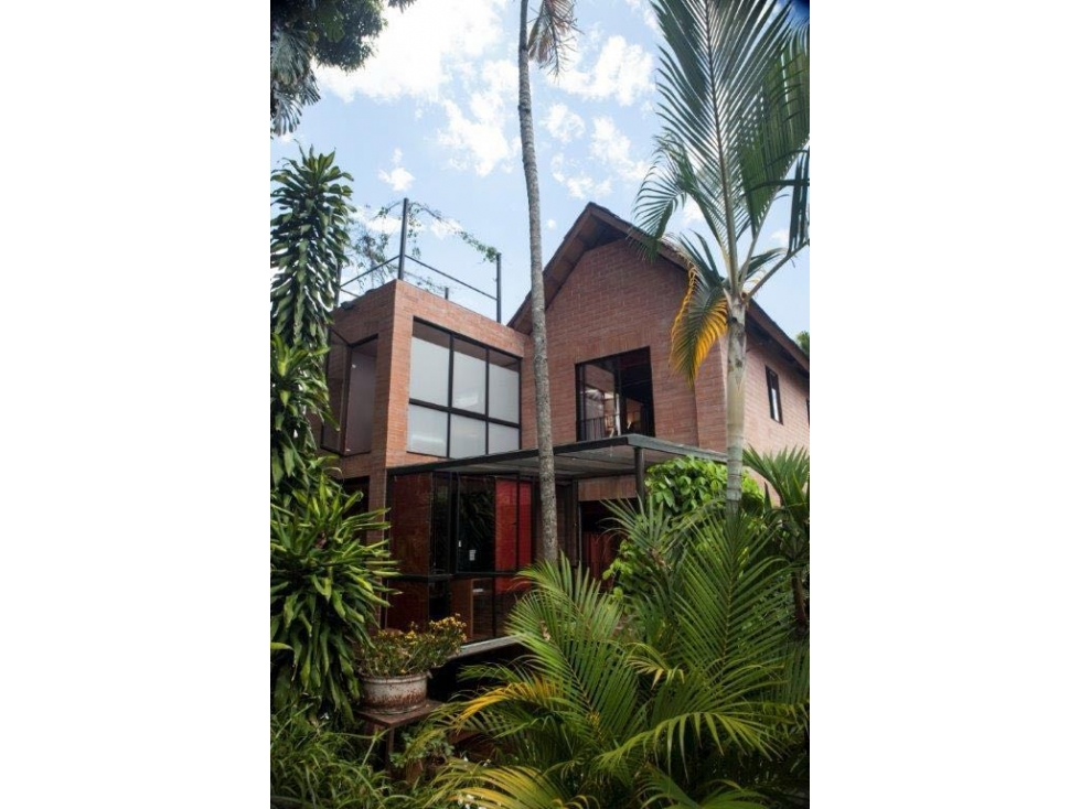 Vendo Casa en Envigado Las Brujas de 3 Niveles