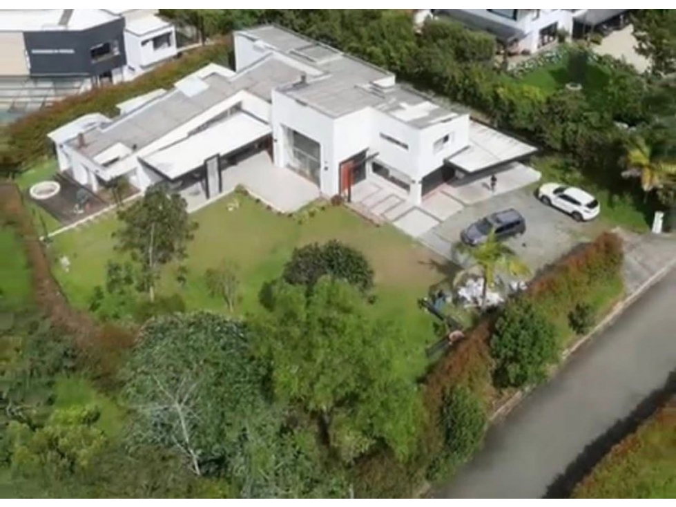Vendo casa en Envigado, Alto del Escobero en unidad cerrada