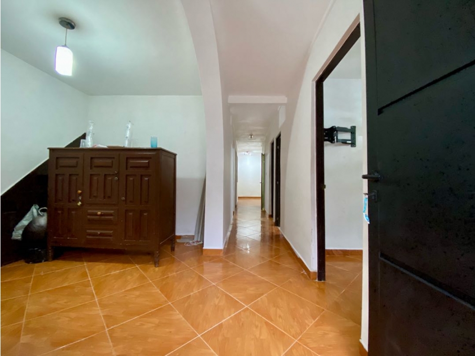 VENDO CASA EN ENVIGADO - BARRIÓ MESA PRIMER PISO
