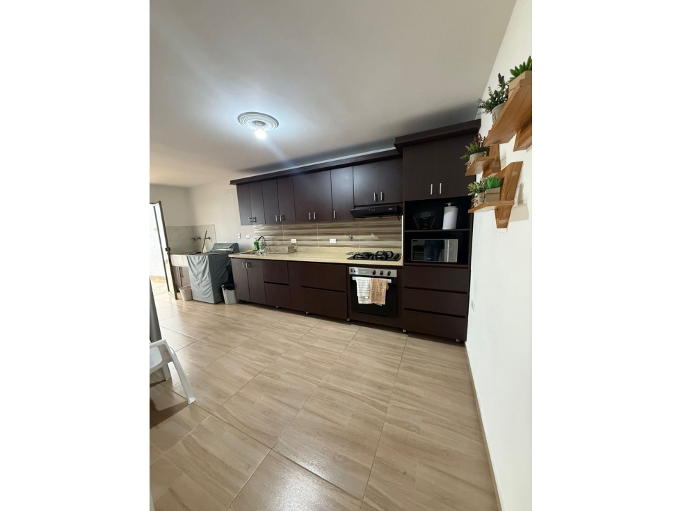 VENDO CASA EN ENVIGADO. BARRIO ALCALÁ, PARTE PLANA, BIEN UBICADA. — foto 2