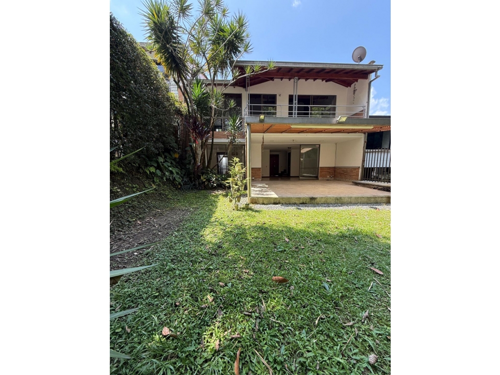 VENDO CASA EN ENVIGADO LOMA DEL CHOCHO CERCA A TERRACINA