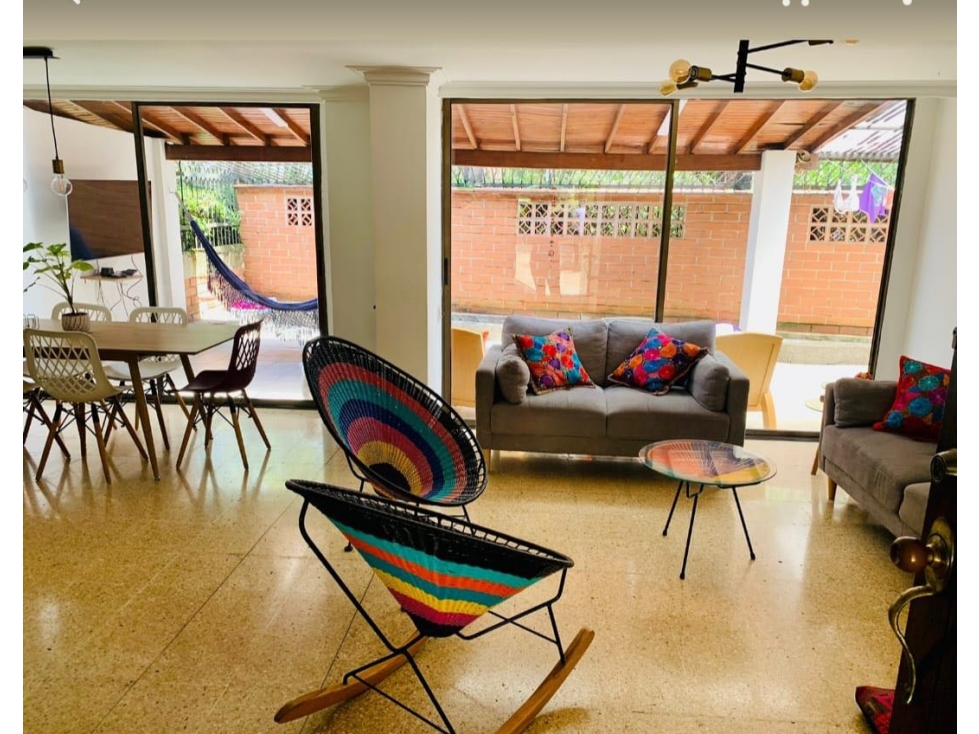 VENDO CASA EN ENVIGADO LOMA EL ESCOBERO.