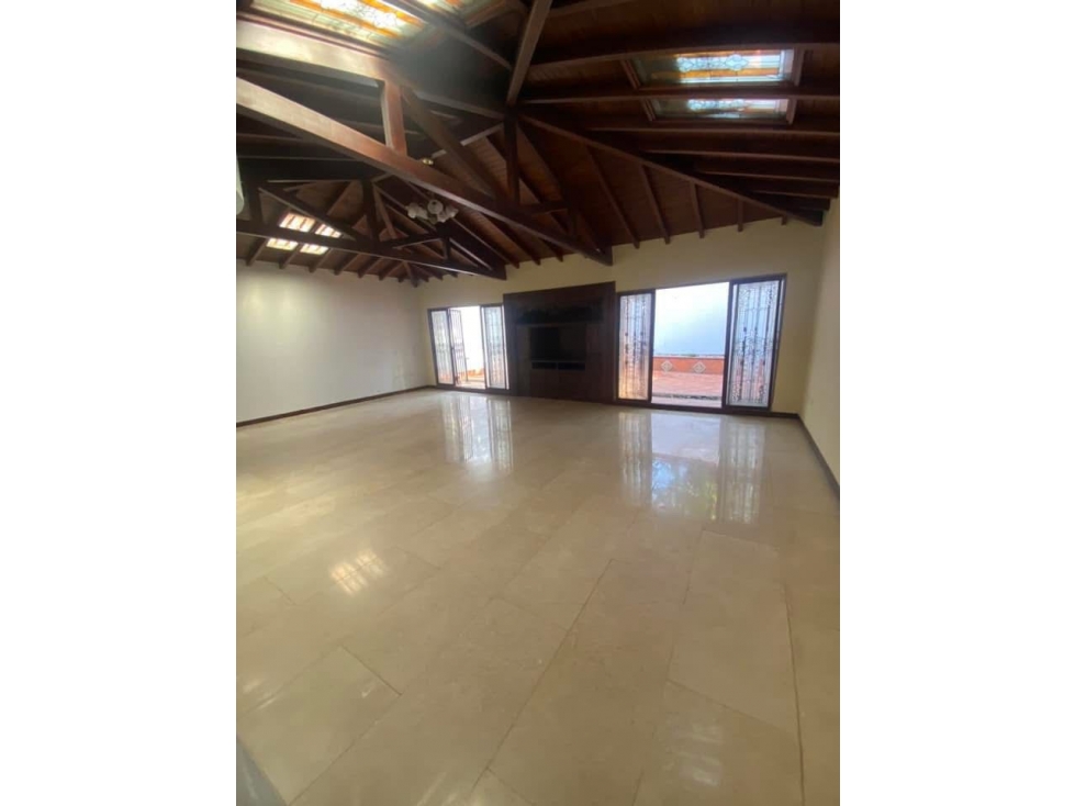 VENDO CASA EN ENVIGADO. LOMA EL ESCOBERO AL LADO DEL CC CITY PLAZA — foto 2