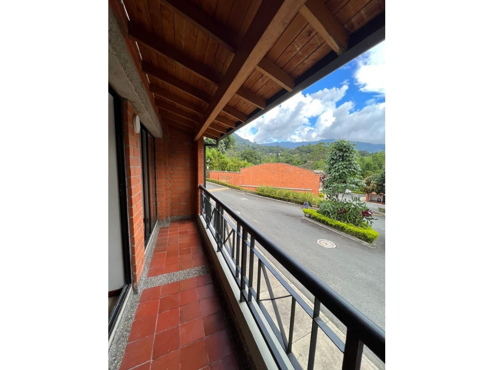 Vendo casa en Envigado, sector la intermedia