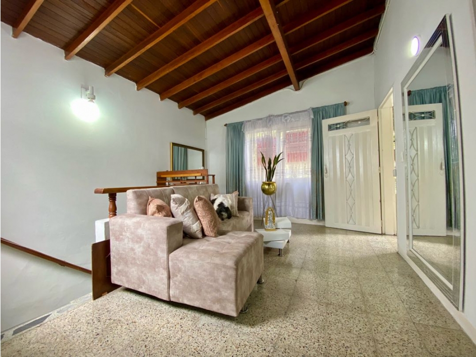 VENDO CASA EN ENVIGADO SECTOR BUCAREST P2