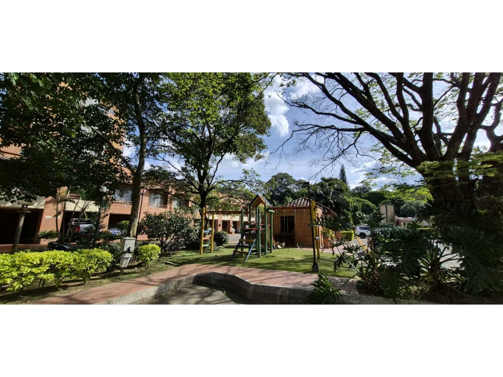 Vendo casa en Envigado sector camino verde