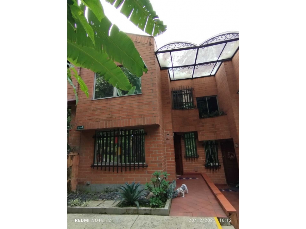 Vendo casa en Envigado sector Trianón