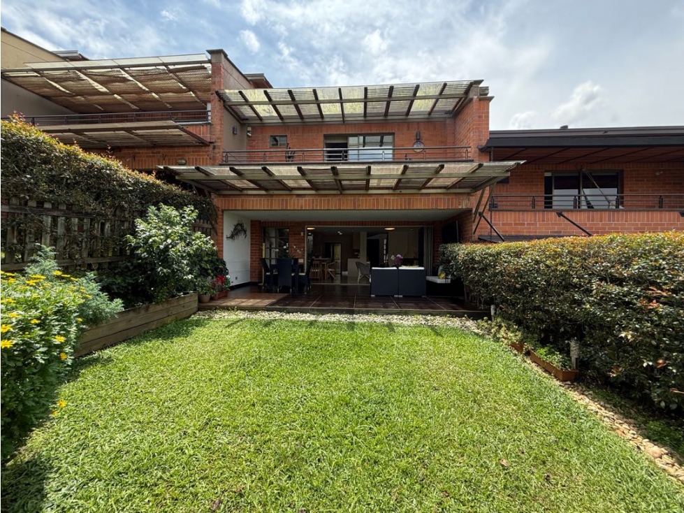 Vendo casa en Envigado, Terracina, 2 Niveles, 3alcobas +Servicio