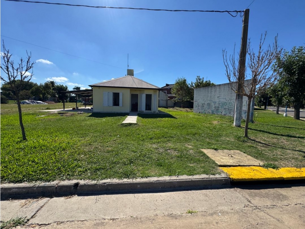 Vendo Casa en Frente a la Plaza de Pronunciamiento, Entre Ríos.