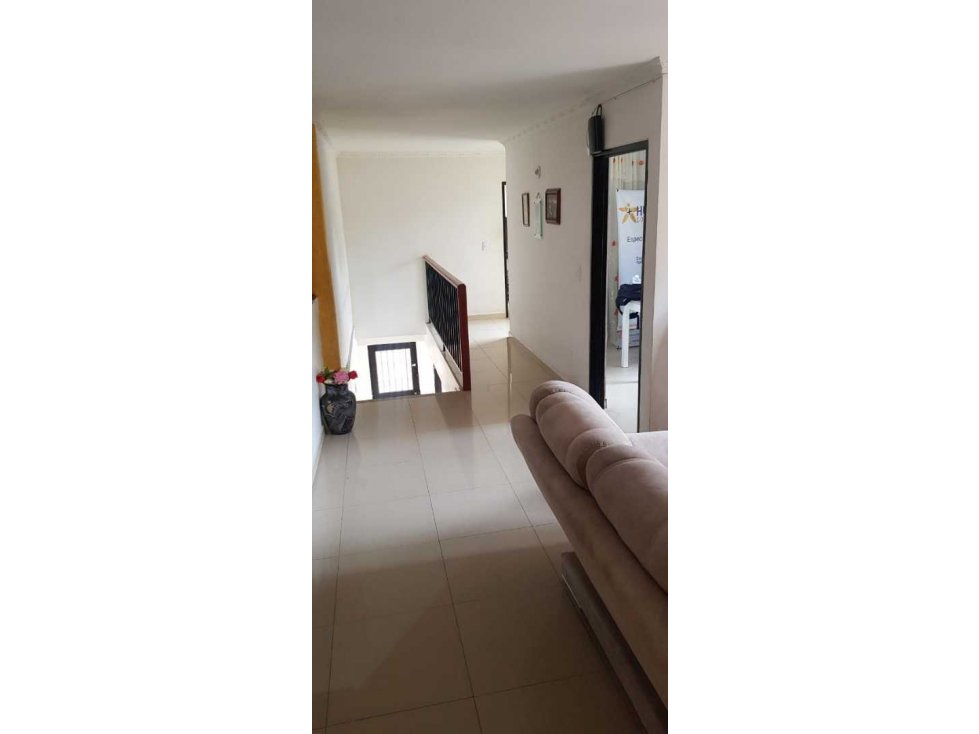Vendo casa en jamundi barrio alférez real de 2 pisos independientes — foto 5