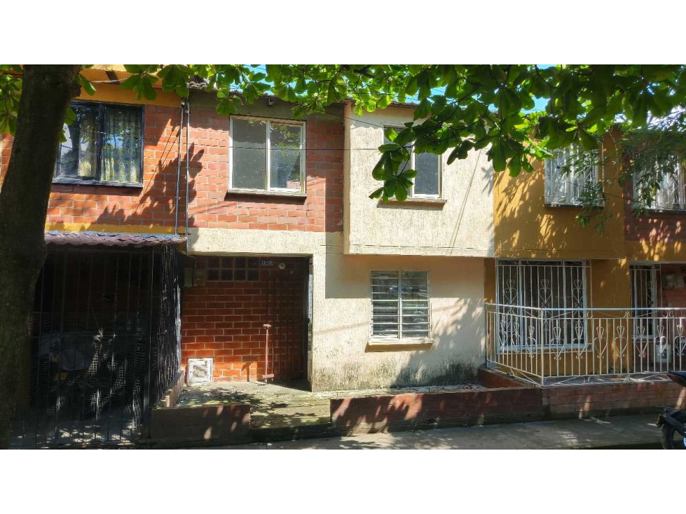 Vendo casa en jamundi barrio terranova al frente de un parque