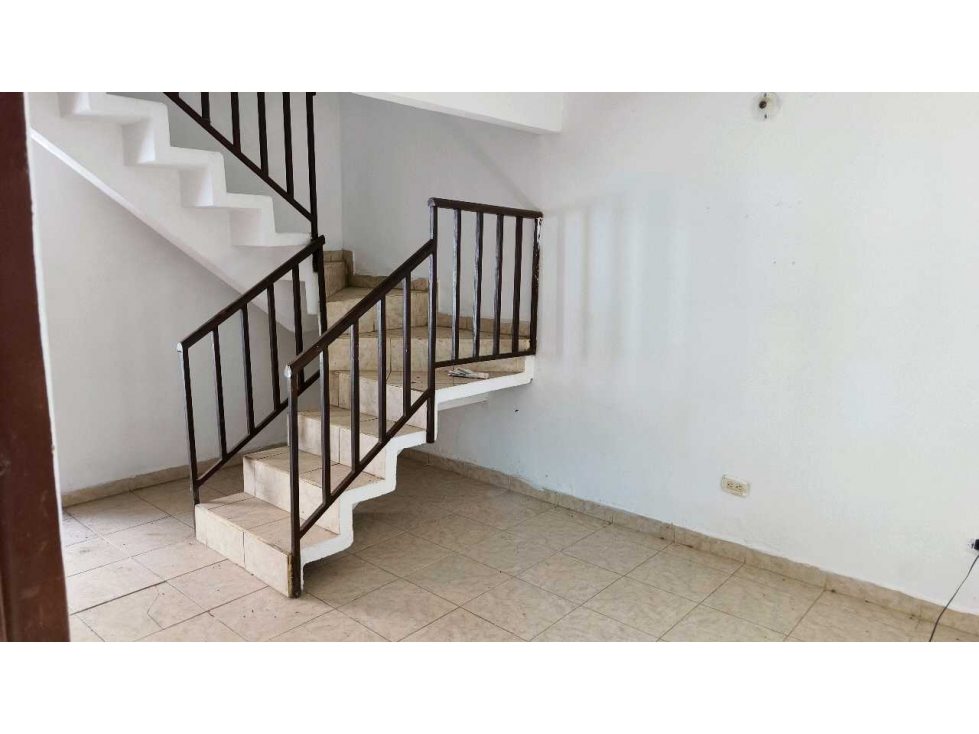 Vendo casa en jamundi barrio terranova al frente de un parque — foto 4