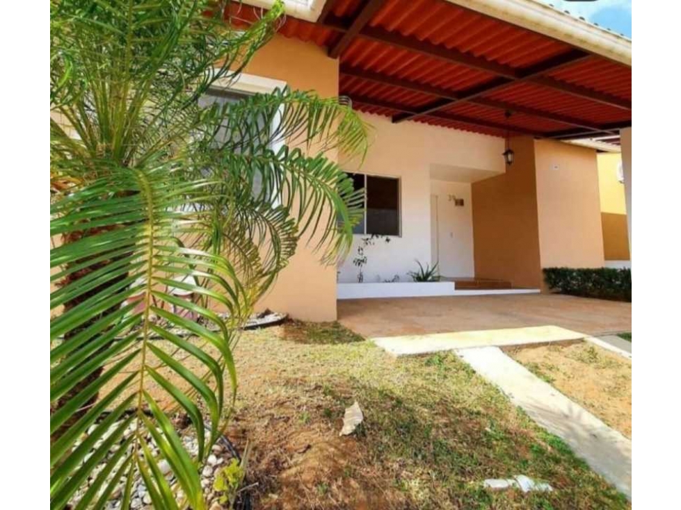 VENDO CASA, EN LA ARBOLEDA 3R