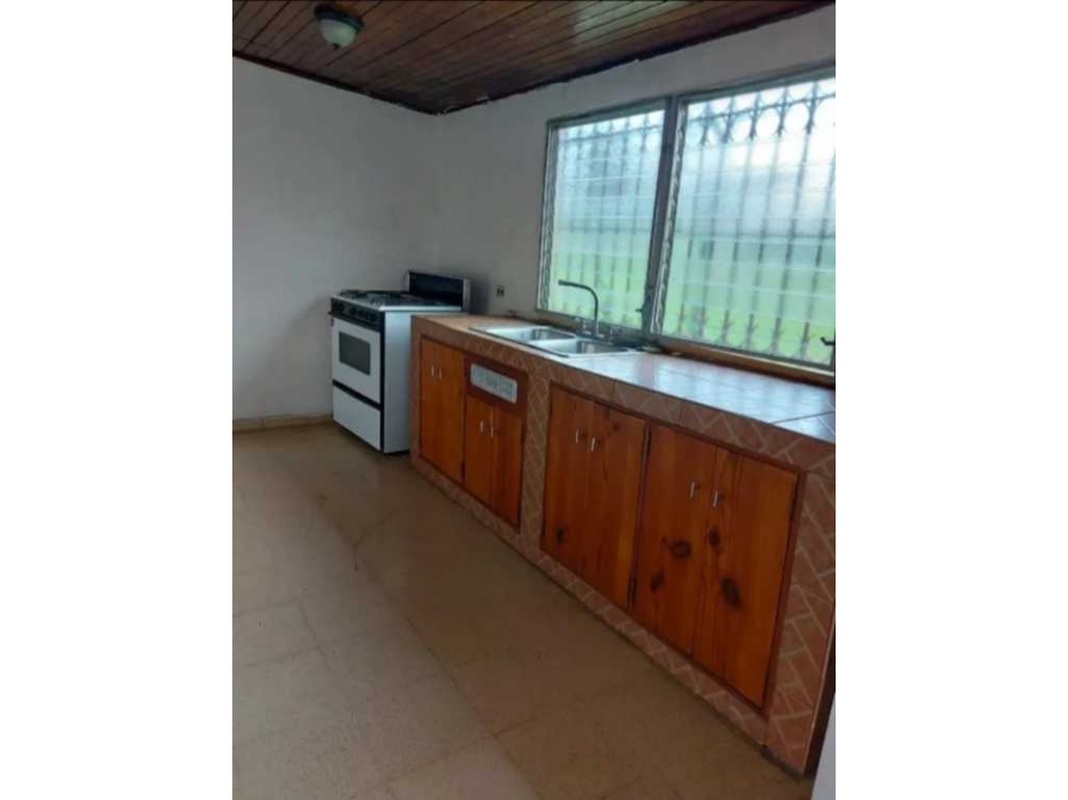 VENDO CASA EN LA CHORRERA BARIO COLÓN 3R (DMFS) - 3