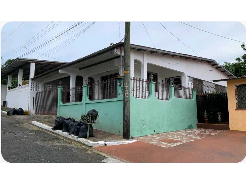 VENDO CASA EN LA CHORRERA BARRIO COLON EN LAS LOMAS