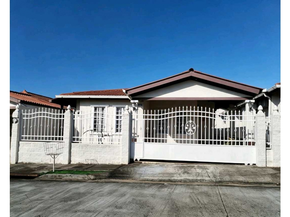 VENDO CASA EN LA CHORRERA COSTA VERDE ISLA DE MONTELIMAR