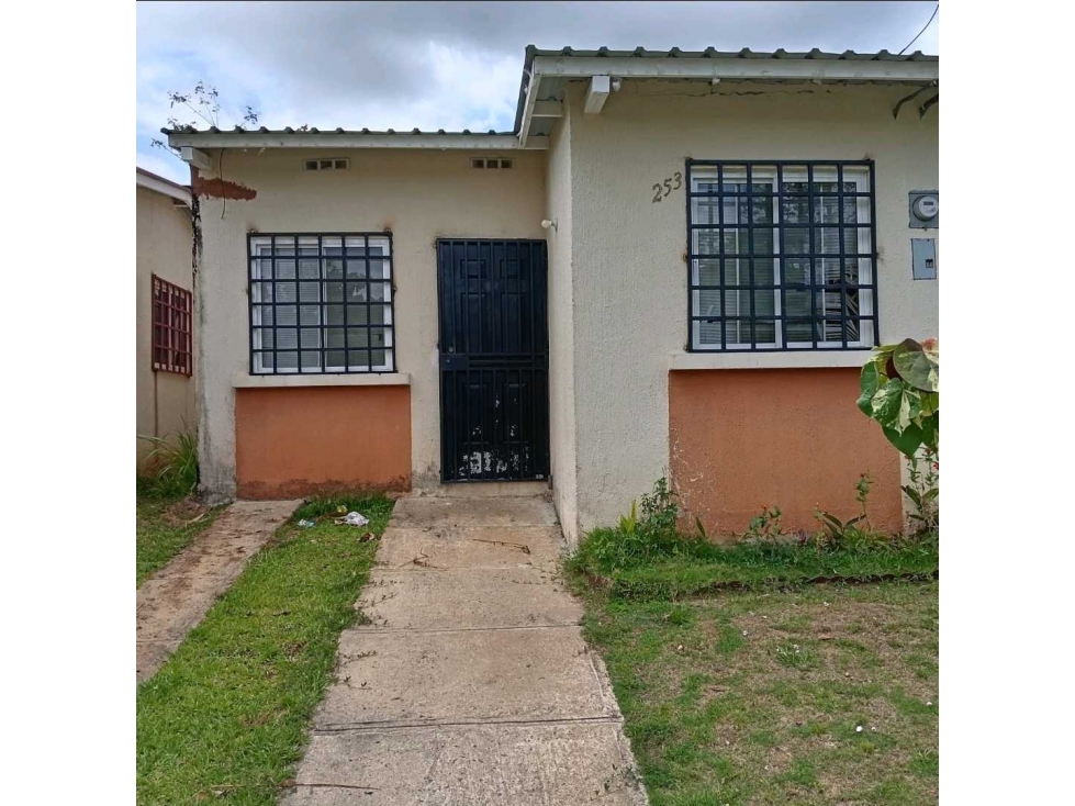 VENDO CASA EN LA CHORRERA LA MENDOZA BARRIADA SUNSET COUNTRY CLUB