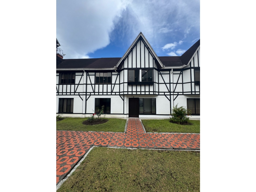 VENDO CASA EN LA CIRCUNVALAR PEREIRA