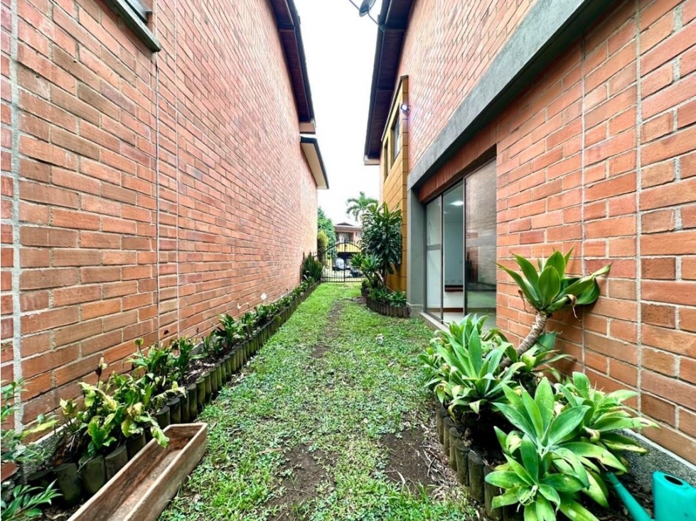 Vendo casa en el sector Suramérica en La Estrella — foto 4