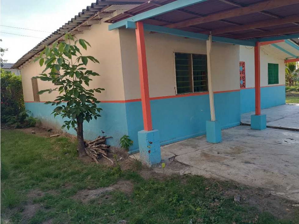 VENDO CASA EN LA PLAYA DE MOÑITOS PRECIO DE OPORTUNIDAD PARA INVERSIÓN - 1