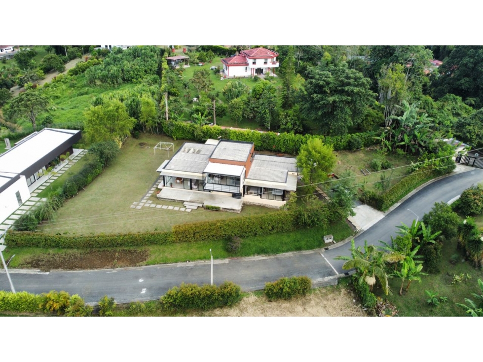 VENDO CASA EN LA VÍA ARMENIA TRIBUNAS PEREIRA