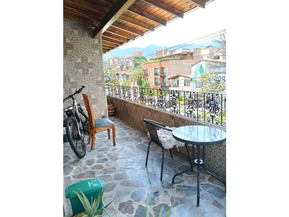 Vendo Casa en Laureles cerca a la 80