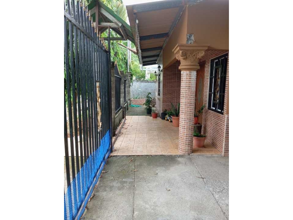 VENDO CASA CON PISCINA EN LOS ALGARROBOS - 4