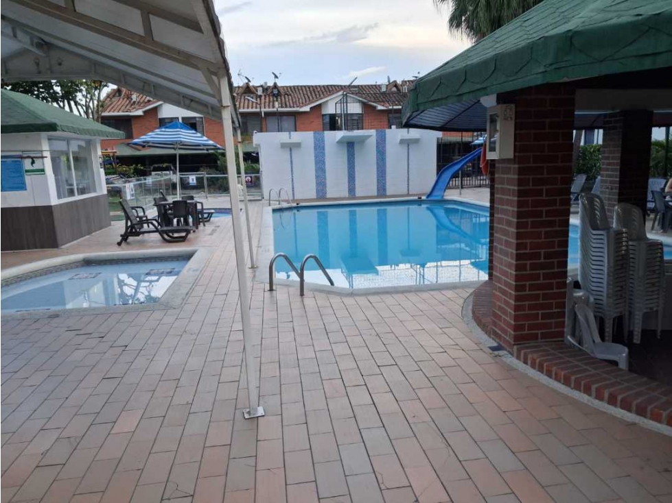 Vendo casa en norte de cali barrio la flora condominio 210 m2