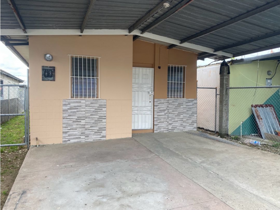 Se Vende Casa Completamente Cercada en Nuevo Tocumen