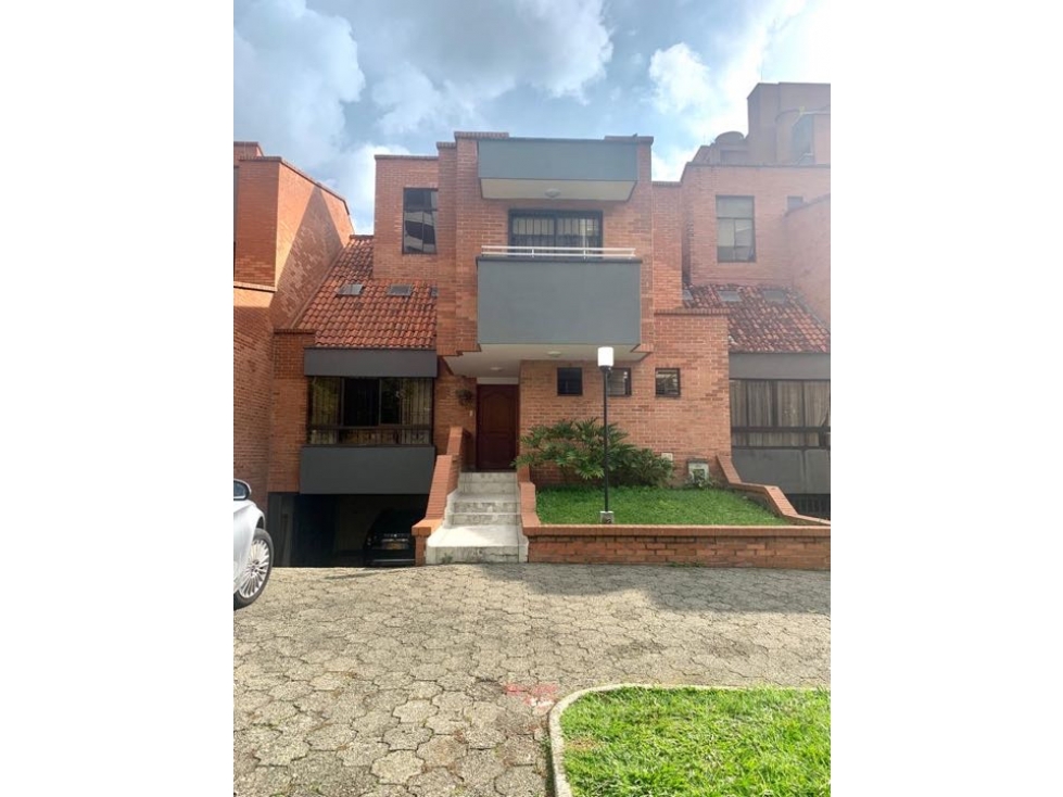 VENDO CASA EN PINARES PEREIRA