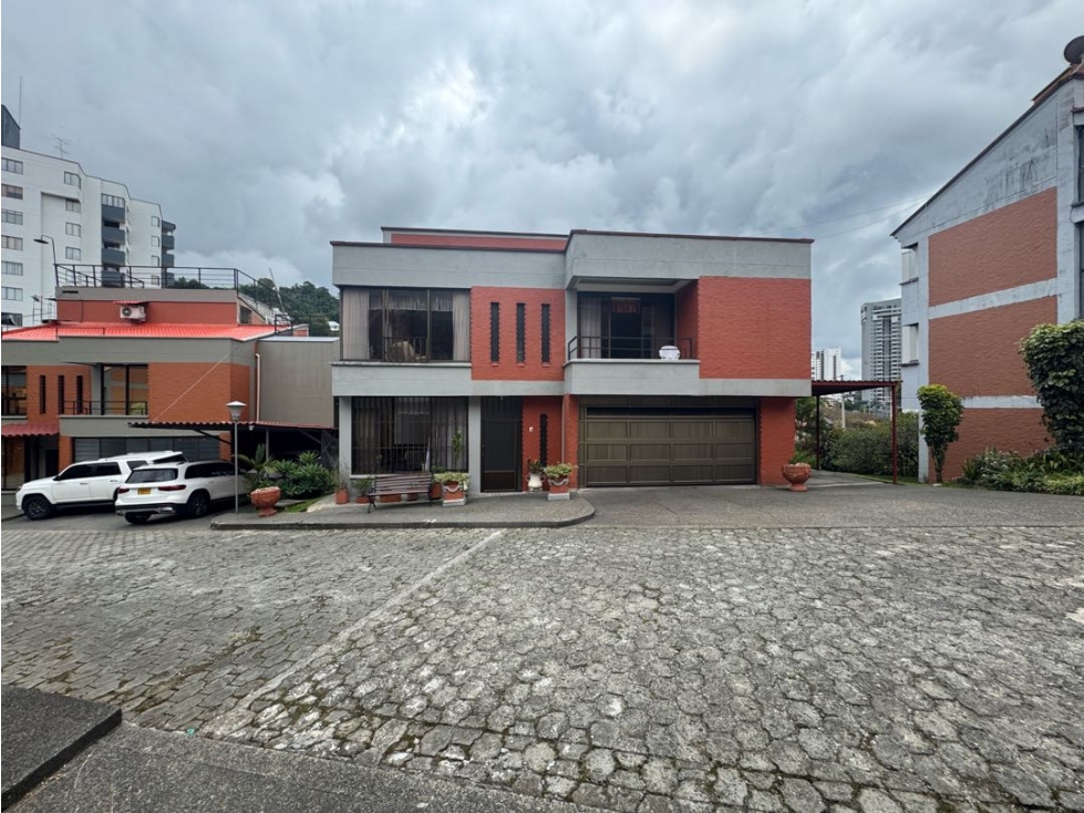VENDO CASA EN PINARES PEREIRA