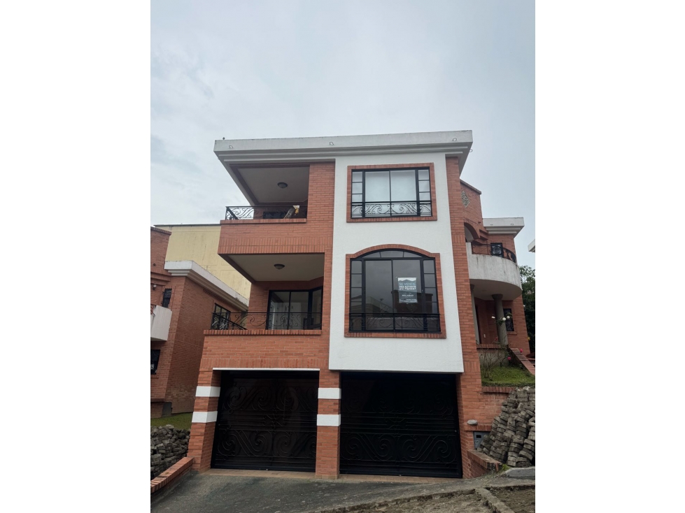 VENDO CASA EN PINARES PEREIRA