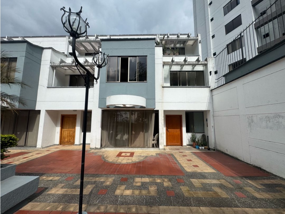 VENDO CASA EN PINARES PEREIRA