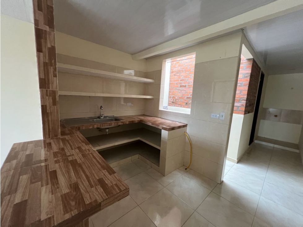 VENDO CASA DE DOS PISOS - 2