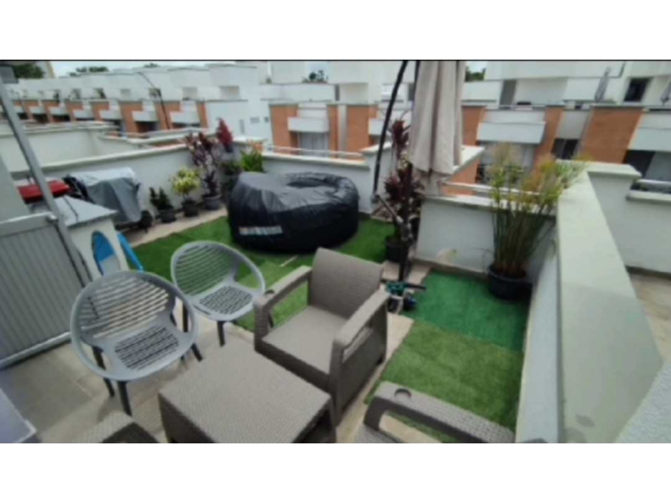VENDO CASA CON TERRAZA EN RESERVAS DEL CAMPO GALICIA PEREIRA