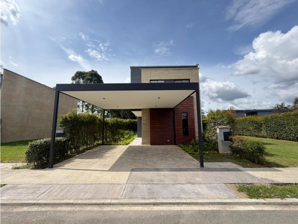VENDO CASA EN RIONEGRO/LlANO GRANDE