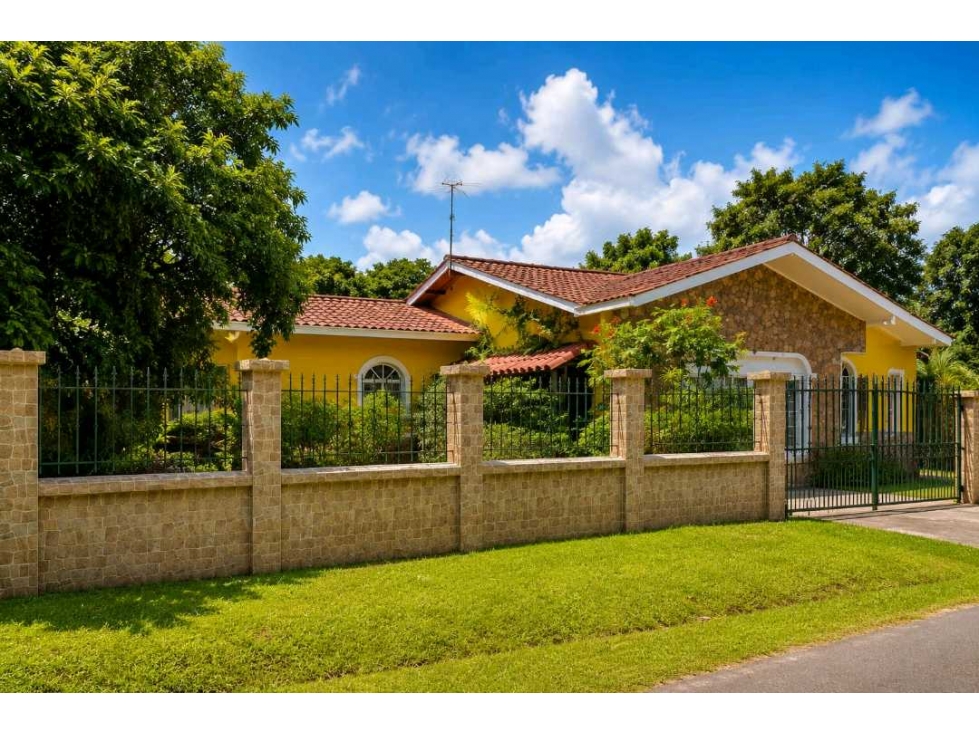 VENDO CASA EN SAN JUAN, CHIRIQUI VIA INTERAMERICANA, TITULADA - 1