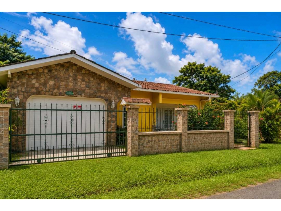 VENDO CASA EN SAN JUAN, CHIRIQUI VIA INTERAMERICANA, TITULADA - 2