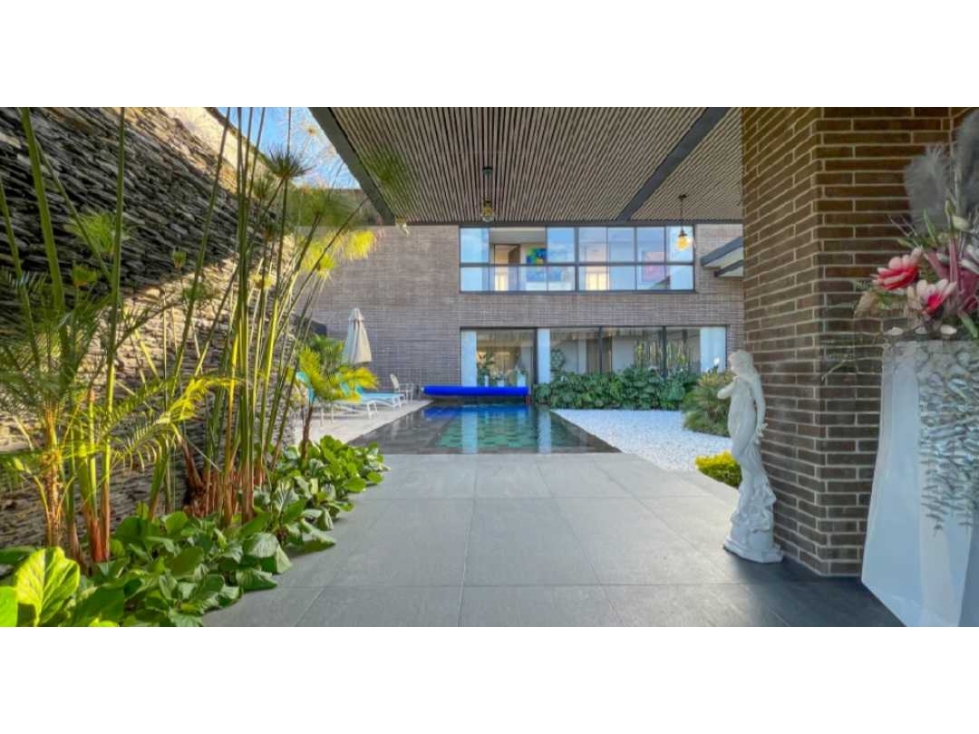 VENDO CASA EN UNA DE LAS MEJORES PARCELACIONES DE LLANOGRANDE — foto 3