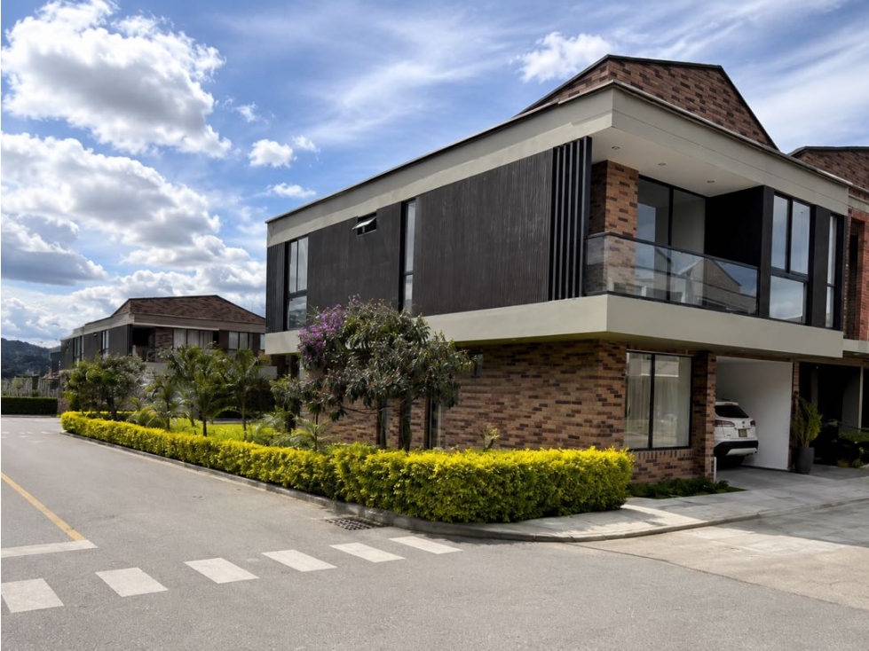 VENDO CASA EN UNIDAD CERRADA EN LA CEJA NUEVA PARA ESTRENAR
