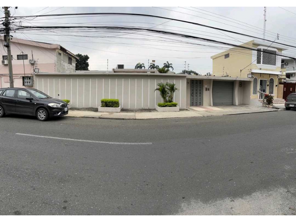 VENDO CASA EN URDESA CENTRAL
