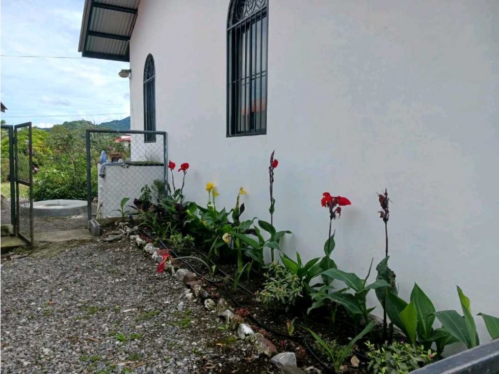 VENDO CASA + 2 CABAÑAS + 2 DEPOSITOS EN VOLCAN, TITULADA, 1500 MTS - 5